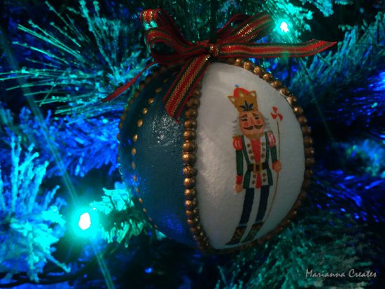 DIY χριστουγεννιάτικη μπάλα ντεκουπάζ μολυβένιοι στρατιώτες