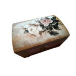 Vintage ξύλινο μπαουλάκι-μπιζουτιέρα με τριαντάφυλλα